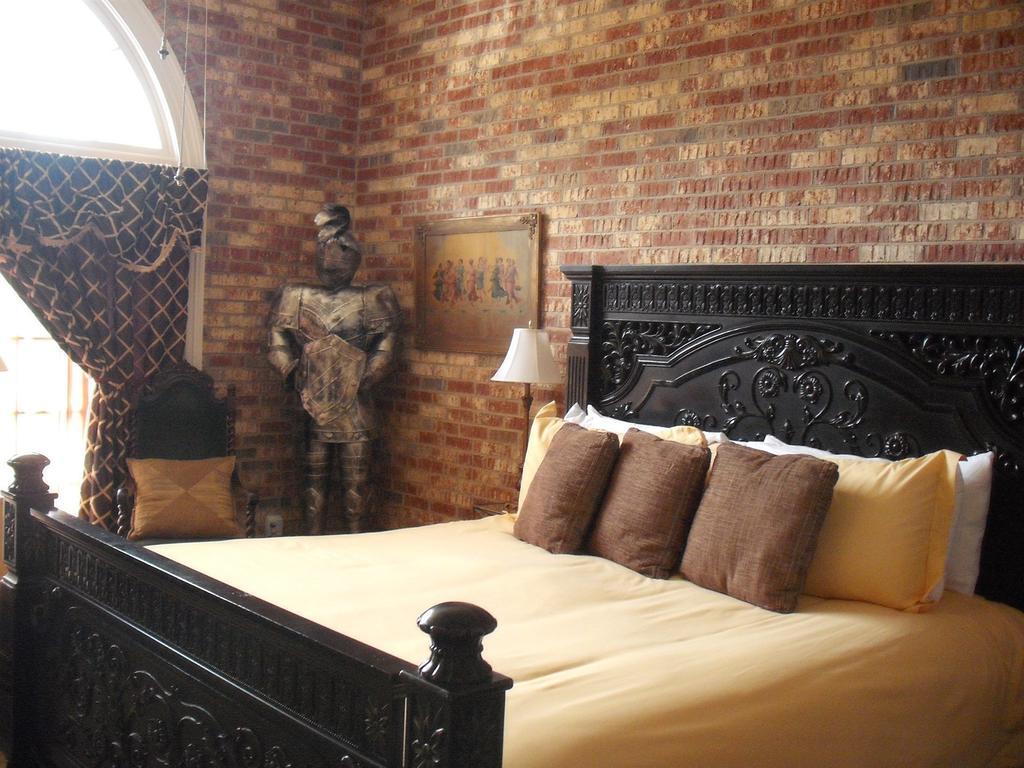 Old Brick Inn Saint Michaels Bagian luar foto
